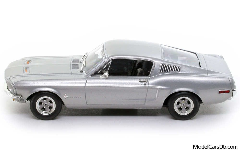 1968 - Ford Mustang Fastback Minichamps 1/43 (Сребрист) Страна