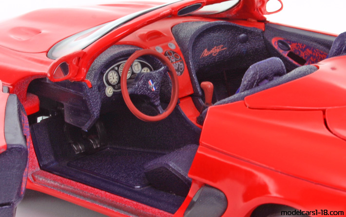 1993 - Ford Mustang Mach III Concept Maisto 1/18 (Червен) Интериор арматурно табло