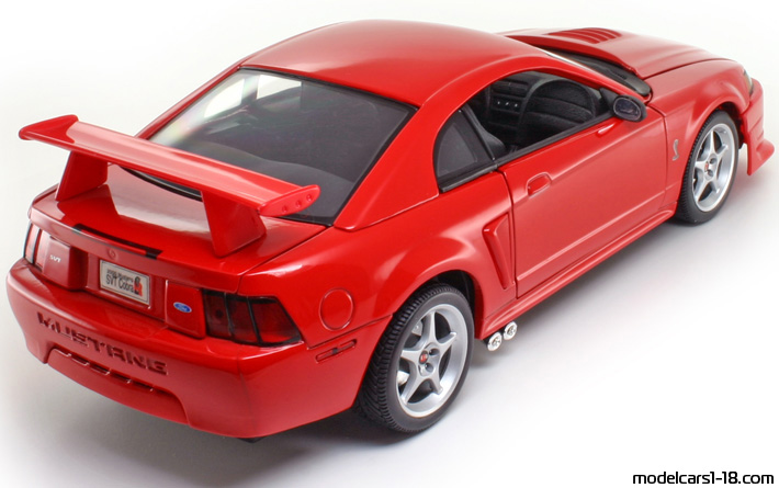 2000 - Ford Mustang SVT Cobra R Maisto 1/18 (Червен) Задна дясна страна