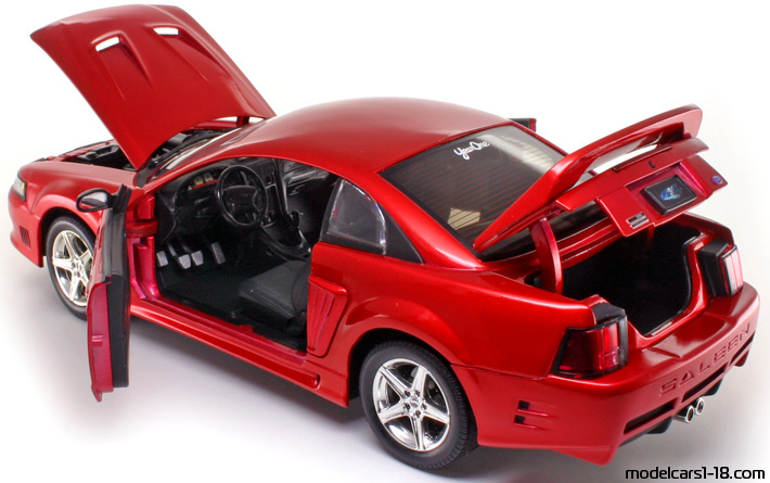 2003 - Ford Mustang Saleen S281 ERTL 1/18 (Червен) Отваряеми части