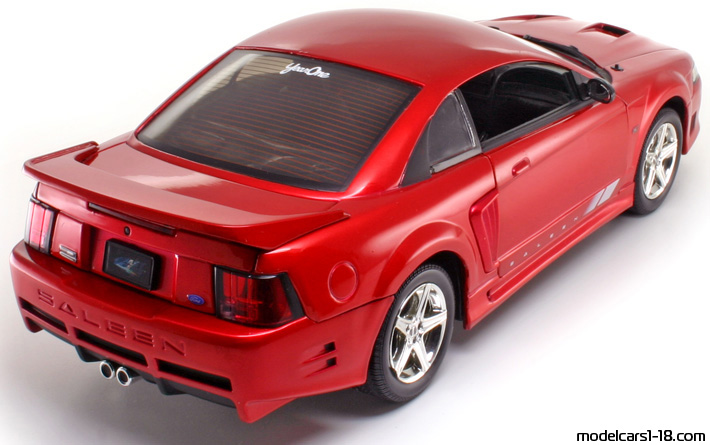 2003 - Ford Mustang Saleen S281 ERTL 1/18 (Червен) Задна дясна страна