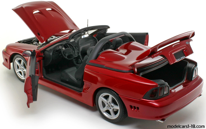 1997 - Ford Mustang Saleen S351 Speedster AutoArt 1/18 (Червен) Отваряеми части