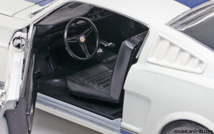 1965 - Ford Mustang Shelby GT350 Jouef Evolution 1/18 (Бял / Син) Интериор арматурно табло