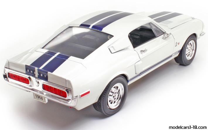1968 - Ford Mustang Shelby GT500KR Road Signature 1/18 (Бял / Син) Задна дясна страна