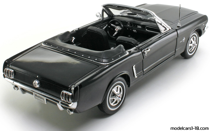 1964 - Ford Mustang Welly 1/18 (Черен) Задна дясна страна
