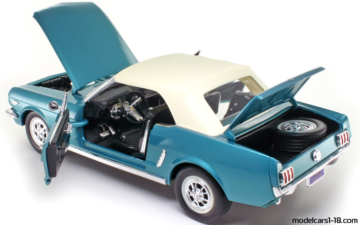 1965 - Ford Mustang Mira 1/18 (Зелен) Отваряеми части