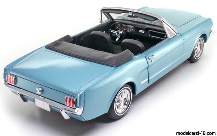 1965 - Ford Mustang Revell 1/18 (Син) Задна дясна страна