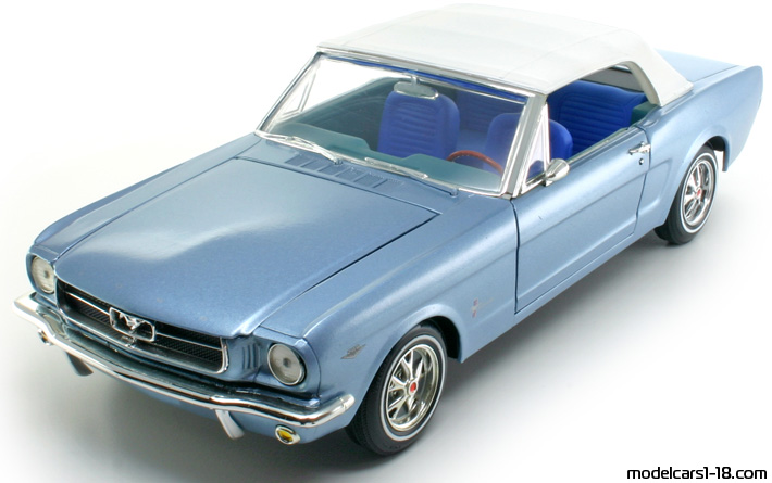 1965 - Ford Mustang Revell 1/18 (Син) Предна лява страна