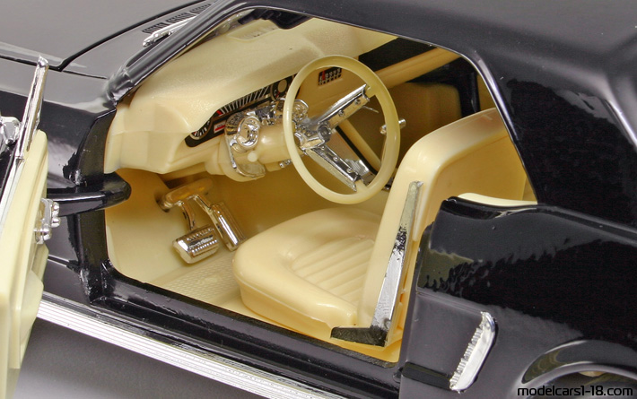 1965 - Ford Mustang Mira 1/18 (Черен) Интериор арматурно табло