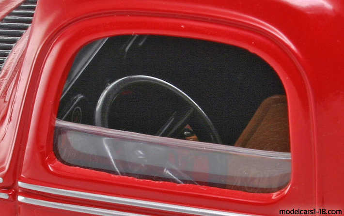 1940 - Ford Pickup Fire Dept Truck Golden Wheel Diecast 1/20 (Червен) Интериор арматурно табло