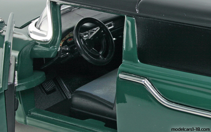 1957 - Ford Ranchero Courier Sedan Delivery Road Legends 1/18 (Зелен / Черен) Интериор арматурно табло