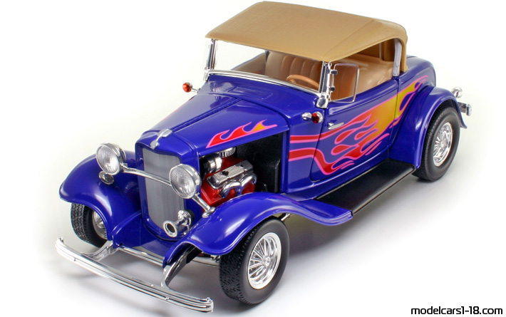 1932 - Ford Roadster (Model B) Road Legends 1/18 (Blue) Предна лява страна