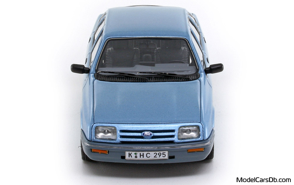 1982 - Ford Sierra 1.6 GL Neo Scale Models 1/43 (Син) Предница