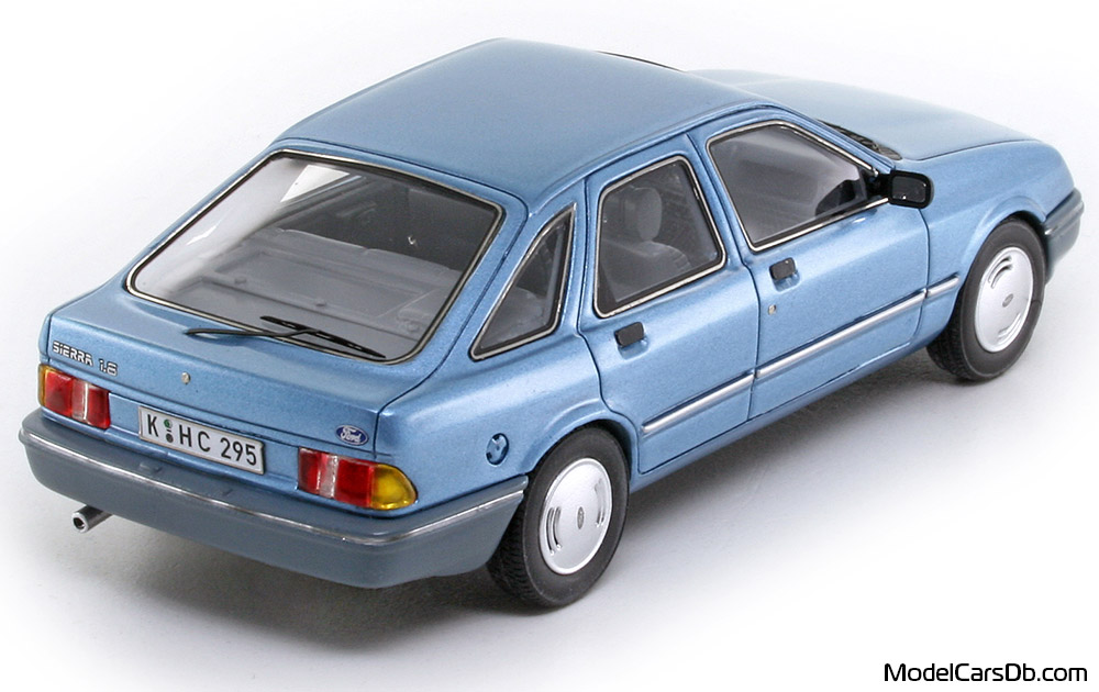 1982 - Ford Sierra 1.6 GL Neo Scale Models 1/43 (Син) Задна дясна страна