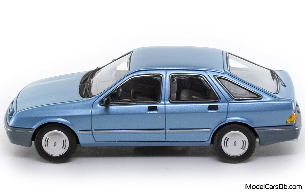 1982 - Ford Sierra 1.6 GL Neo Scale Models 1/43 (Син) Страна