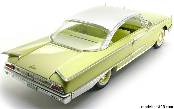 1960 - Ford Starliner ERTL 1/18 (Жълт / Бял) Задна дясна страна