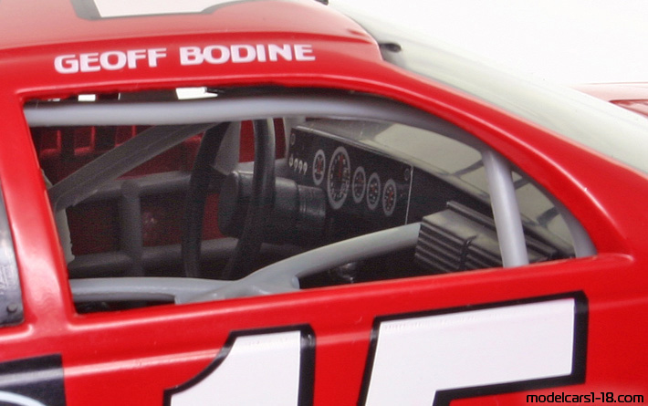 1992 - Ford Thunderbird Nascar ERTL 1/18 (Червен / Бял) Интериор арматурно табло