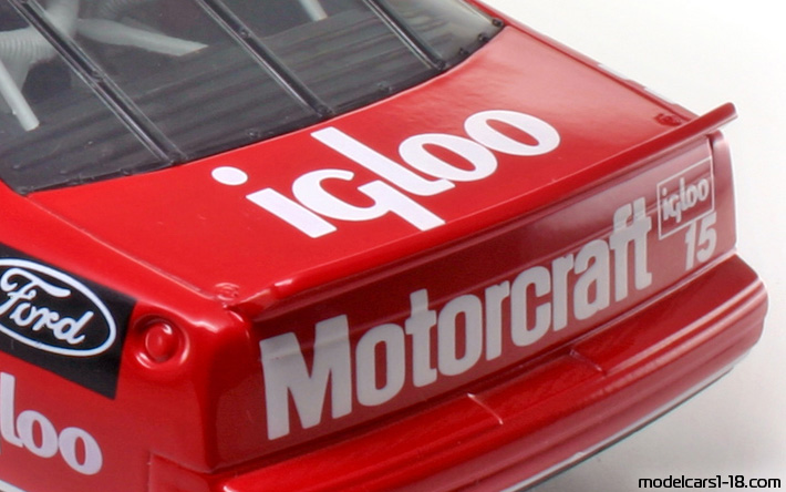 1992 - Ford Thunderbird Nascar ERTL 1/18 (Червен / Бял) Багажник / Отварящи се фарове