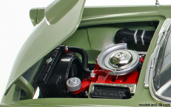 1956 - Ford Thunderbird Motor Max 1/18 (Кафяв) Двигател