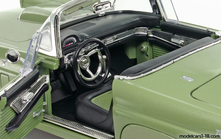1956 - Ford Thunderbird Motor Max 1/18 (Кафяв) Интериор арматурно табло