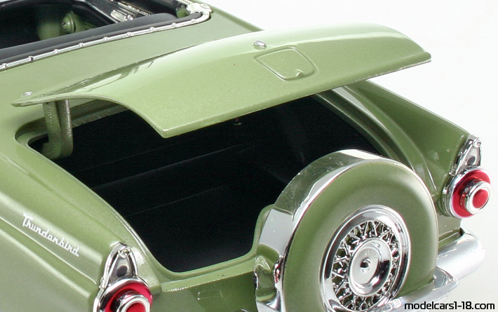 1956 - Ford Thunderbird Motor Max 1/18 (Кафяв) Багажник / Отварящи се фарове