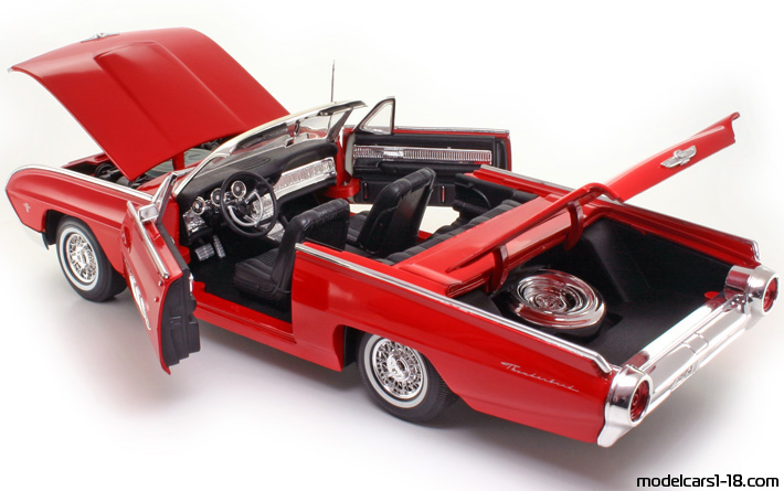 1963 - Ford Thunderbird Anson 1/18 (Червен) Отваряеми части