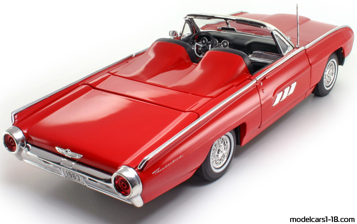 1963 - Ford Thunderbird Anson 1/18 (Червен) Задна дясна страна