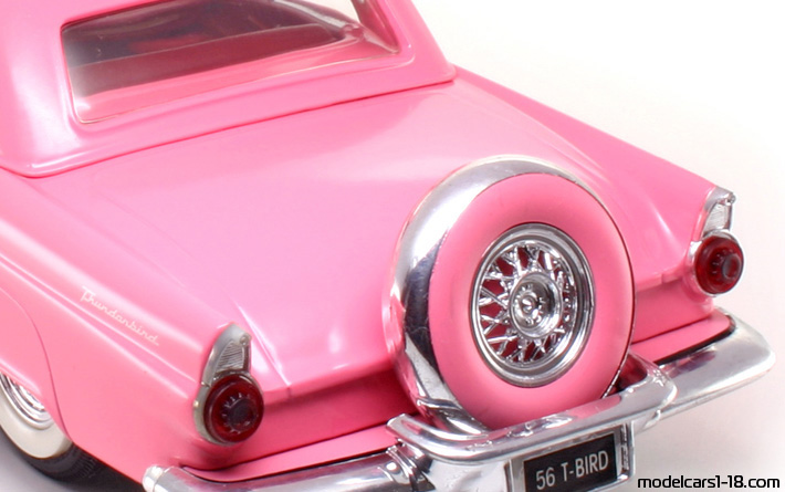 1956 - Ford Thunderbird Revell 1/18 (Розов) Багажник / Отварящи се фарове