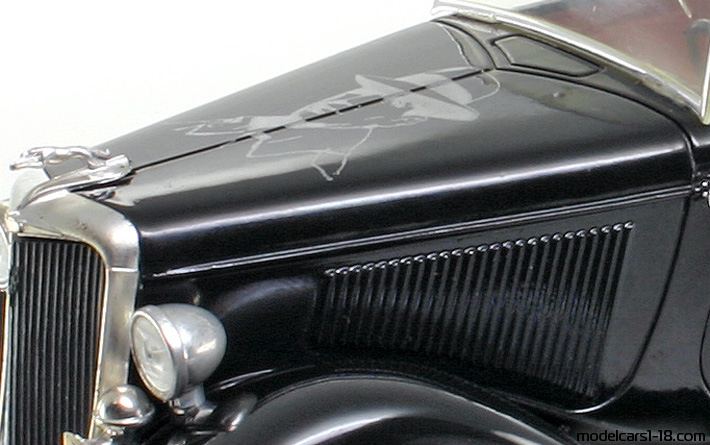 1934 - Ford V8 Roadster Solido 1/19 (Черен) Двигател