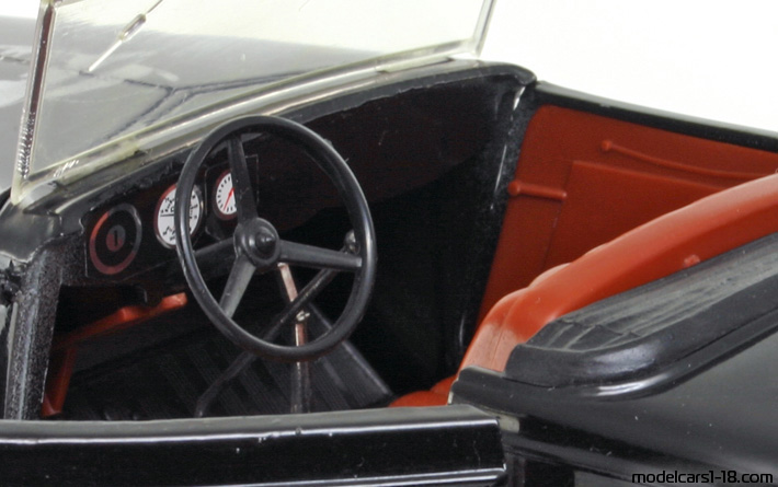 1934 - Ford V8 Roadster Solido 1/19 (Черен) Интериор арматурно табло