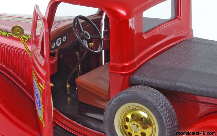 1936 - Ford V8 Solido 1/19 (Червен) Интериор арматурно табло