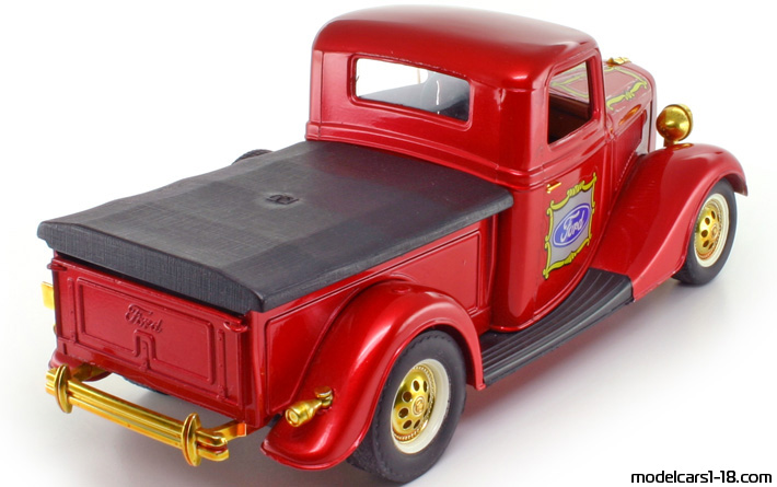 1936 - Ford V8 Solido 1/19 (Червен) Задна дясна страна