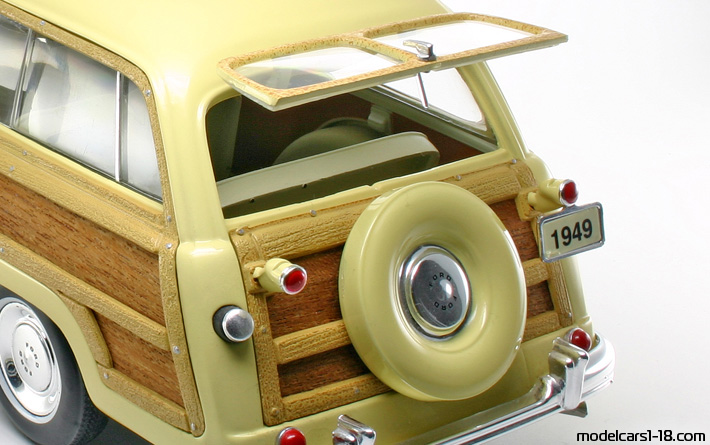 1949 - Ford Woody Motor City Classic 1/18 (Жълт) Багажник / Отварящи се фарове