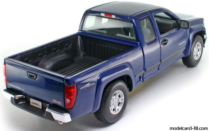 2004 - GMC Canyon SLE Maisto 1/18 (Син) Задна дясна страна