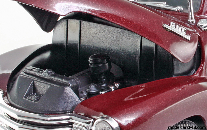 1950 - GMC Panel Truck Mira 1/18 (Червен) Двигател