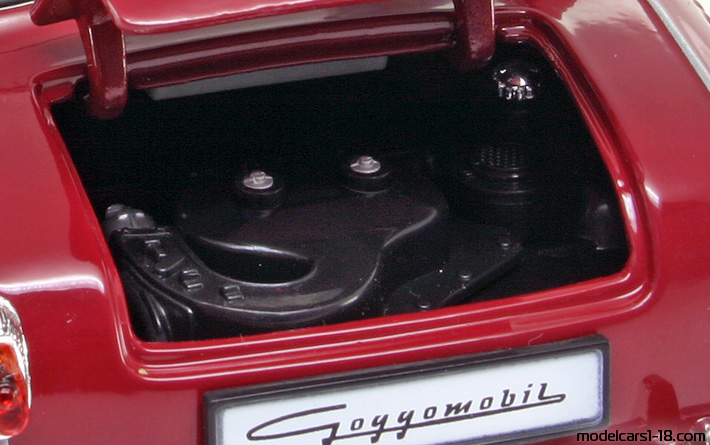 1955 - Goggomobil T250 Revell 1/18 (Червен) Двигател