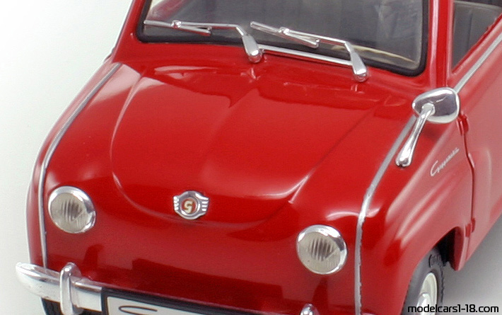 1955 - Goggomobil T250 Revell 1/18 (Червен) Багажник / Отварящи се фарове