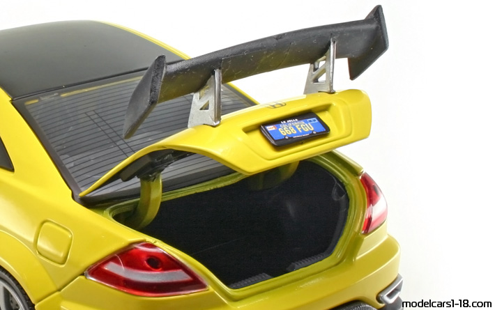 2002 - Honda Accord Custom Tunner Motor Max 1/18 (Жълт / Черен) Багажник / Отварящи се фарове