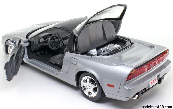 1990 - Honda NSX Revell 1/18 (Сребрист / Черен) Отваряеми части