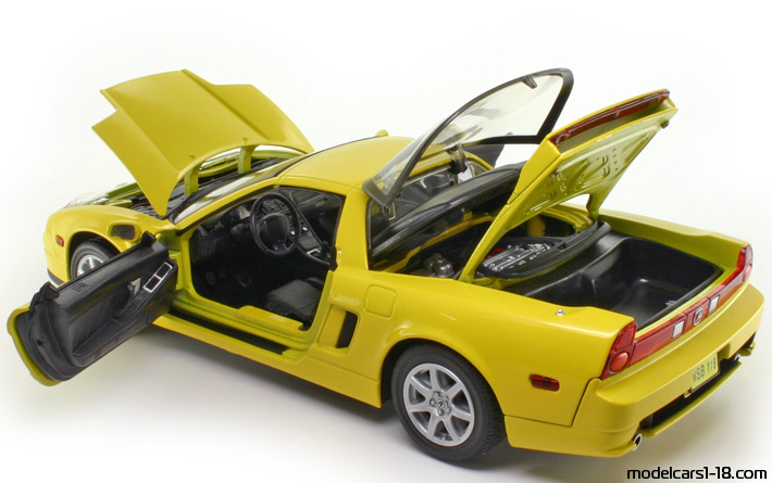 2003 - Honda NSX Motor Max 1/18 (Жълт) Отваряеми части