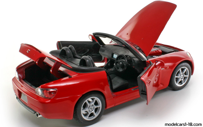 1999 - Honda S2000 Maisto 1/18 (Червен) Отваряеми части