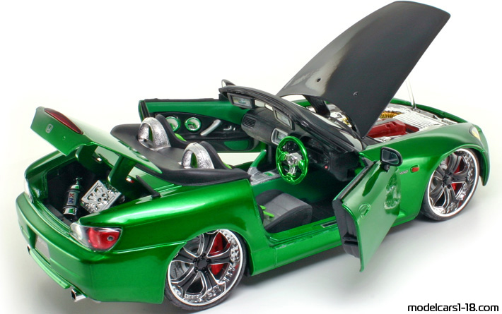 1999 - Honda S2000 Maisto 1/18 (Зелен / Черен) Отваряеми части
