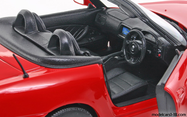 1999 - Honda S2000 Welly 1/18 (Червен) Интериор арматурно табло