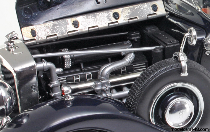 1937 - Horch 851 Pullman Ricko 1/18 (Син) Двигател