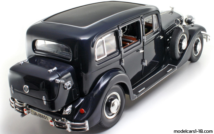1937 - Horch 851 Pullman Ricko 1/18 (Син) Задна дясна страна