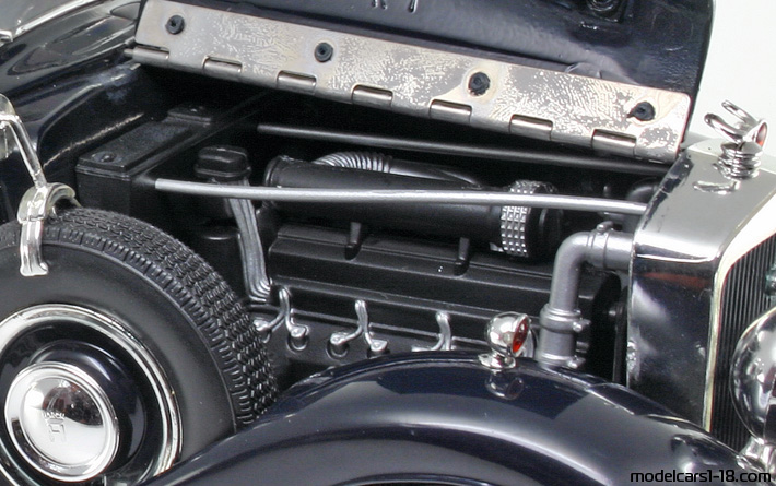 1937 - Horch 851 Pullman Ricko 1/18 (Син) Багажник / Отварящи се фарове