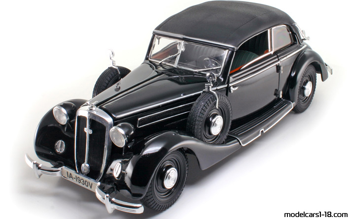 1939 - Horch 930V Ricko 1/18 (Черен) Предна лява страна