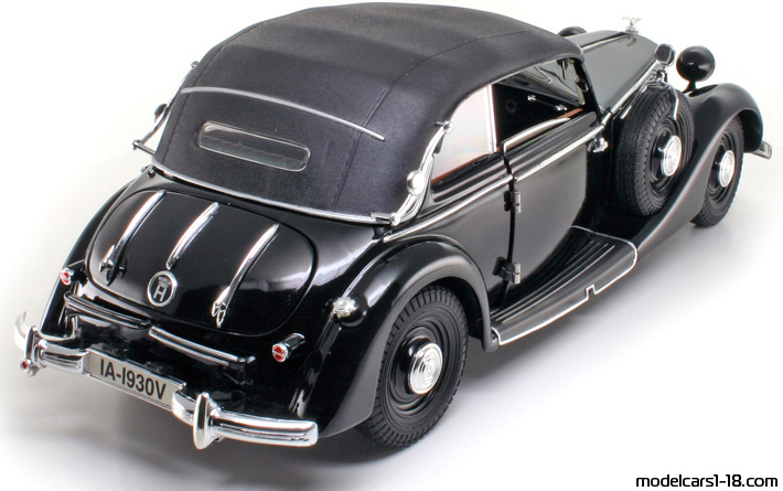 1939 - Horch 930V Ricko 1/18 (Черен) Задна дясна страна