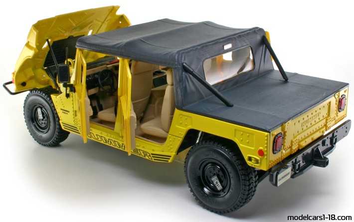 1992 - Hummer H1 Maisto 1/18 (Жълт) Отваряеми части