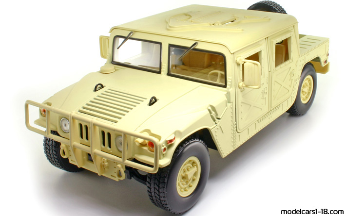 1992 - Hummer H1 Motor Max 1/18 (Бял) Предна лява страна